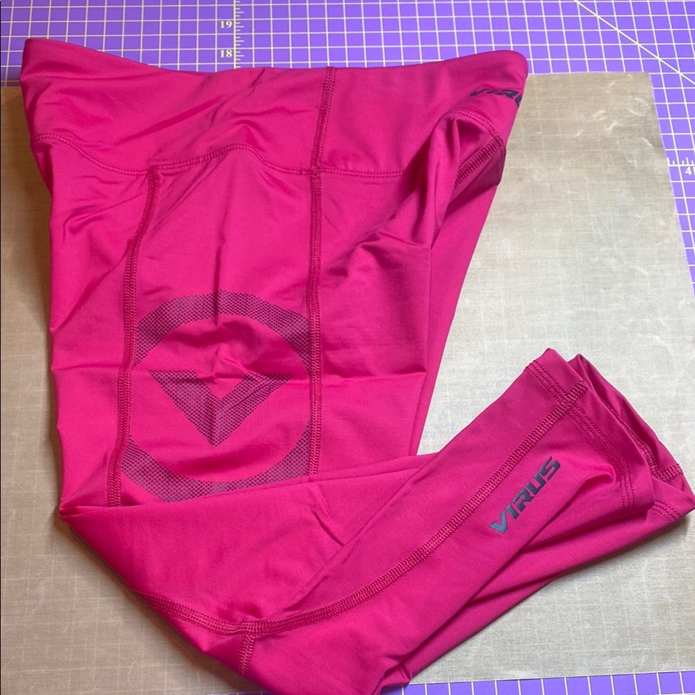 Virus Pink Performance Capri Leggings EUC Small